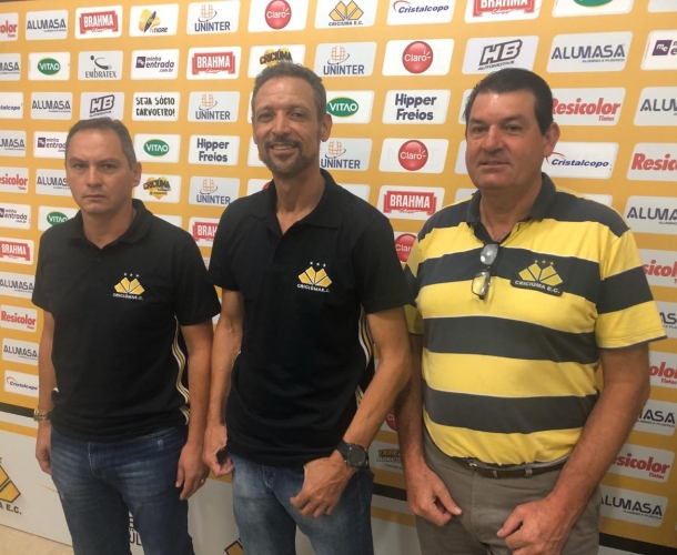 Evandro Guimarães é apresentado oficialmente