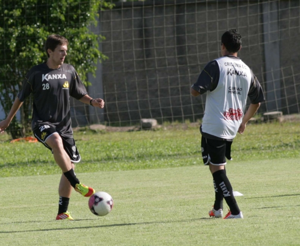 Ezequiel jogará em Portugal