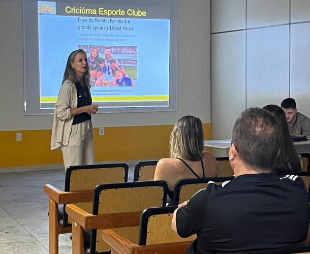  Familiares de atletas participam de palestra informativa