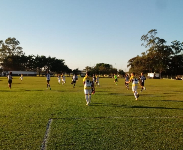 Fora de casa, Sub-15 bate o Figueirense