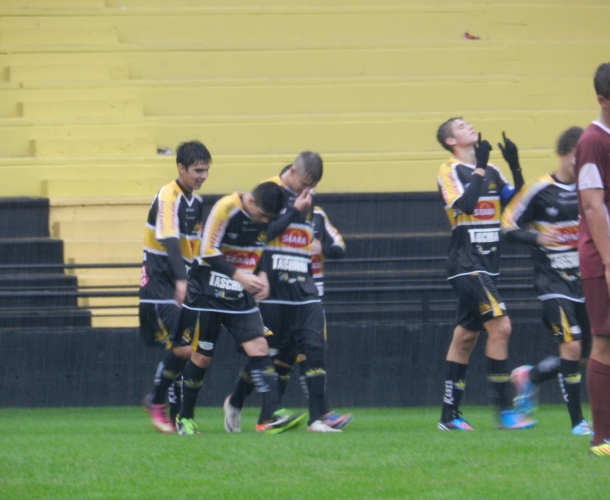 Base vence mais uma no Catarinense