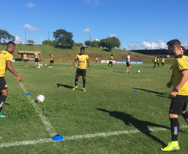 Grupo carvoeiro treina forte no CT