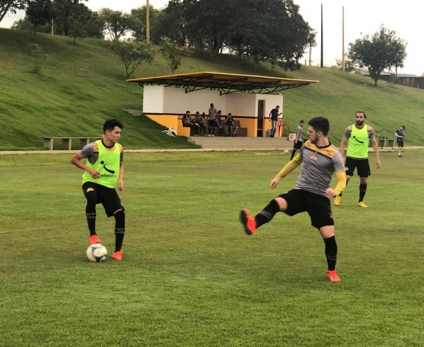 Grupo carvoeiro treina parte técnica