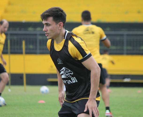 Grupo inicia os treinamentos com bola
