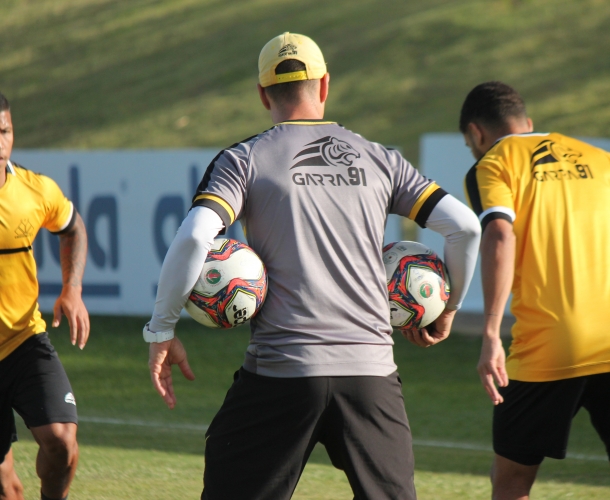Grupo treina a parte técnica