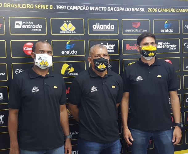 Hemerson Maria é apresentado oficialmente