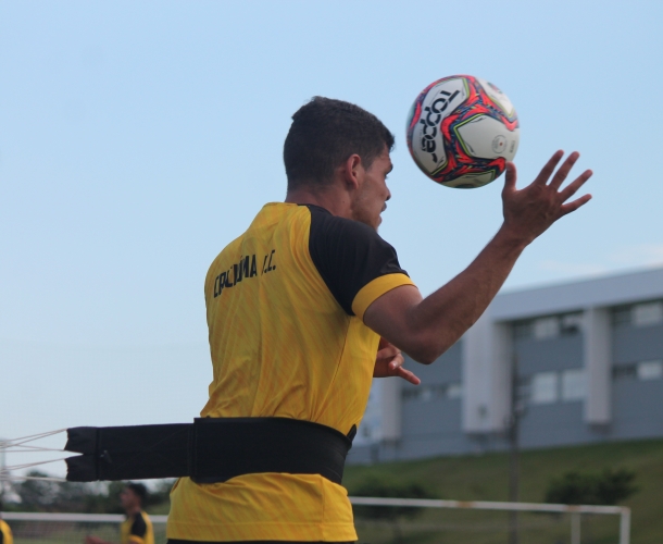 Início de semana com treinamento em dois períodos