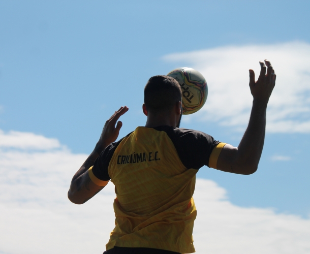 Início de semana com treinamento em dois períodos