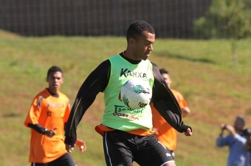 João Vitor aposta na dedicação do time