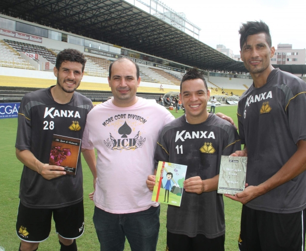 Jogadores são presenteados com livros