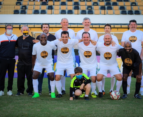 Jogo festivo dos 30 anos da Copa do Brasil é sucesso 