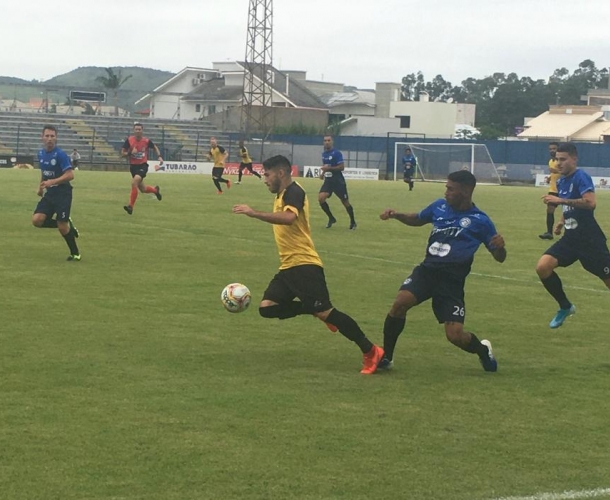 Trabalho intenso em jogo-treino