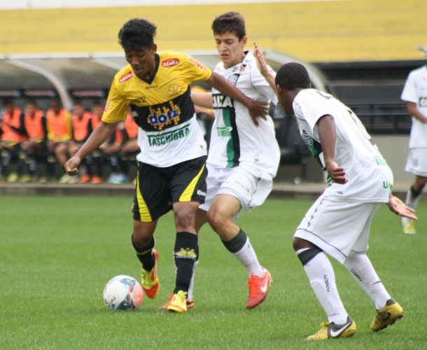 Juvenil começa a decidir o título Catarinense