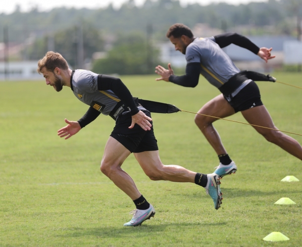 Manhã de treino físico e tático