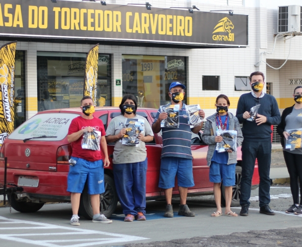 Máscaras são entregues a Associação dos Catadores de Criciúma