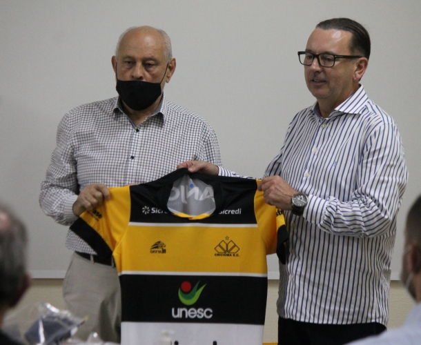Master do Criciúma recebe novos uniformes