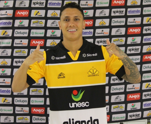 Meia Dudu Figueiredo é apresentado oficialmente
