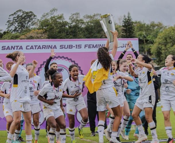 Meninas Carvoeiras são campeãs invictas da Copa SC Sub-15