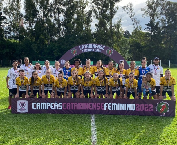 Meninas Carvoeiras são vice-campeãs do Catarinense