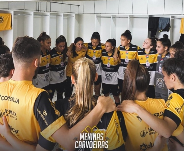 Meninas Carvoeiras são vice-campeãs do Catarinense