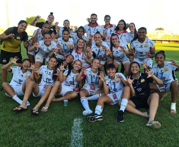 Meninas Carvoeiras se classificam para as semifinais do Brasileiro Escolar 