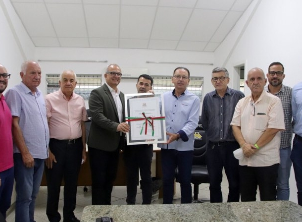 Moção de Aplauso é entregue ao clube