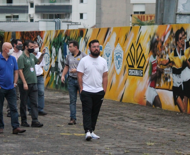 Mural “Eternizando os Heróis do Passado” é inaugurado no HH