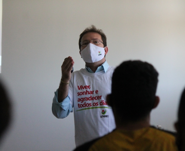 Odontologia da Unesc palestra para a base