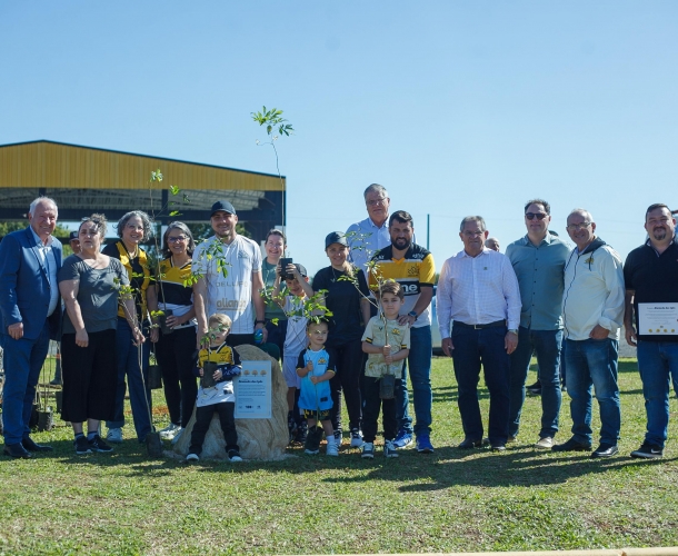 PLANTIO DE 100 IPÊS AMARELOS CELEBRA DIA DA ÁRVORE E CENTENÁRIO DE CRICIÚMA