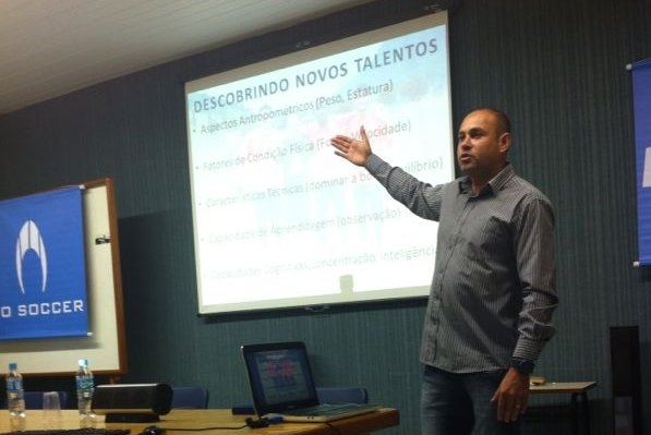 Preparador de goleiros é palestrante em encontro nacional