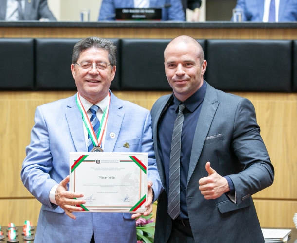 Presidente Guedes recebe a Comenda do Legislativo Catarinense