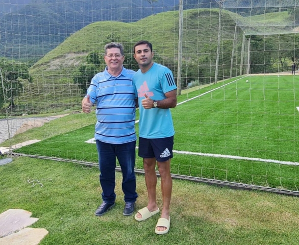 Presidente Guedes tem conversa com o atacante Eder
