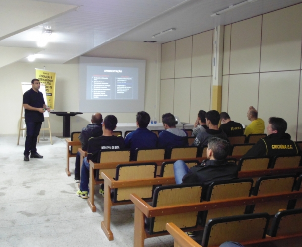 Profissionais da base participam de palestras