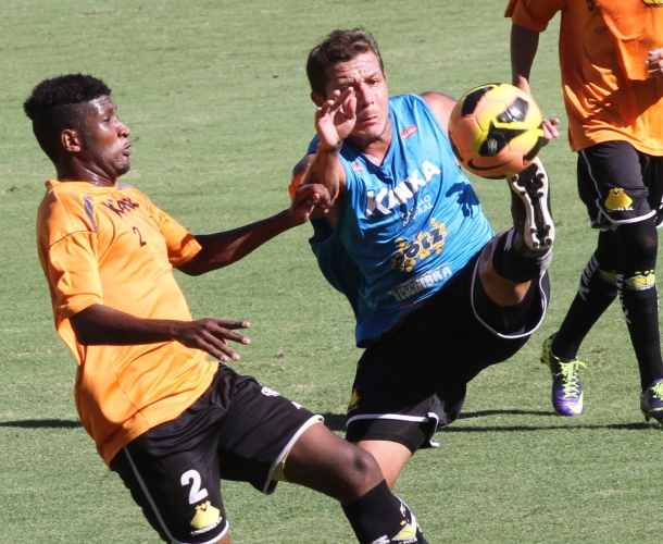 Profissional e Sub-20 fazem jogo treino no HH