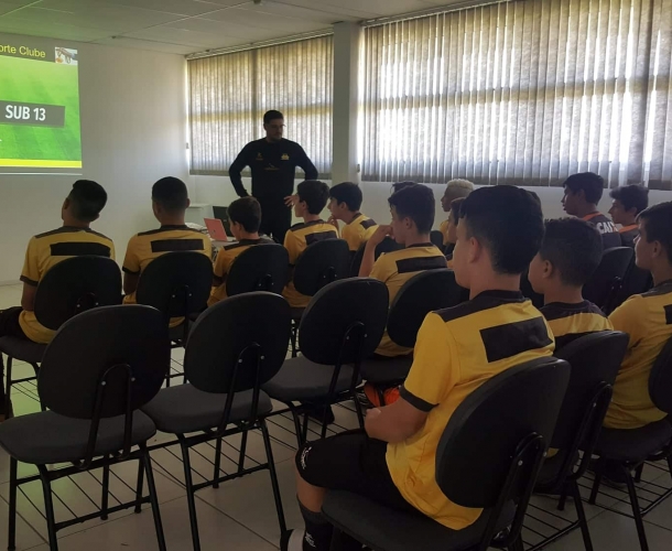 Psicóloga do Tigre realiza atividade com o Sub-13