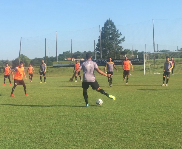 Reapresentação e treinos específicos no CT