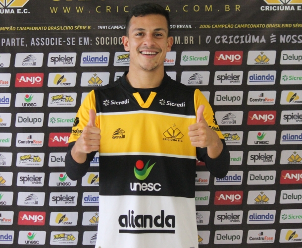Renan Areias é apresentado oficialmente