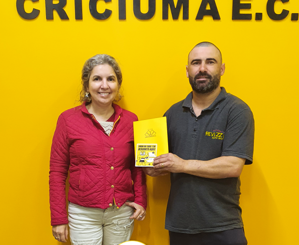 Revizzi entra no Clube Carvoeiro  