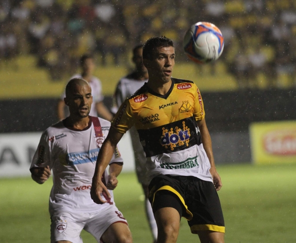 Ricardinho comemora primeiro objetivo alcançado