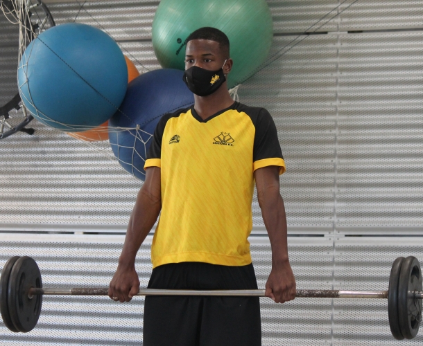 Sábado com treino de força na academia