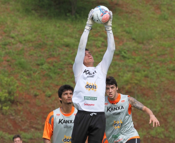 Sábado de trabalho tático no CT