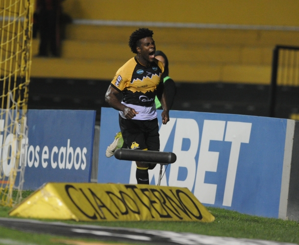 Sandro renova com o Tigre