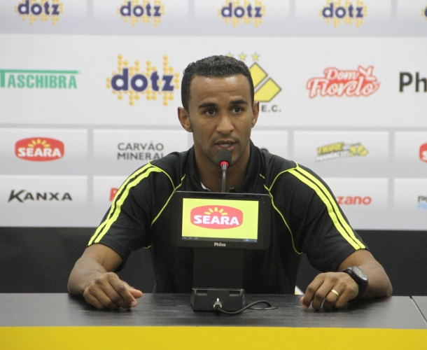 Serginho feliz por defender o Tigre