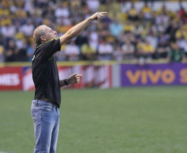 Sílvio elogia dedicação dos jogadores