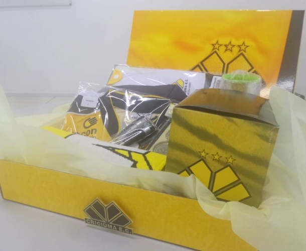 Sócio fatura kit de produtos em sorteio