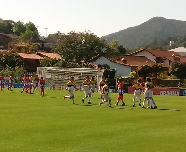 Sub-13 do Tigre goleia na estreia