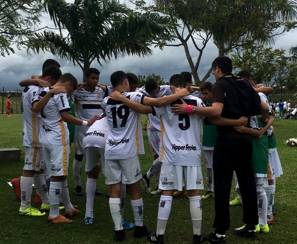 Sub-13 masculino e Sub-14 feminino estão nas semifinais