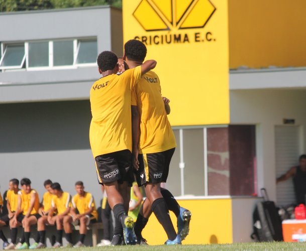 Sub-15 e Sub-17 estreiam no Catarinense