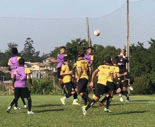 Sub-15 e Sub-17 estreiam no Estadual