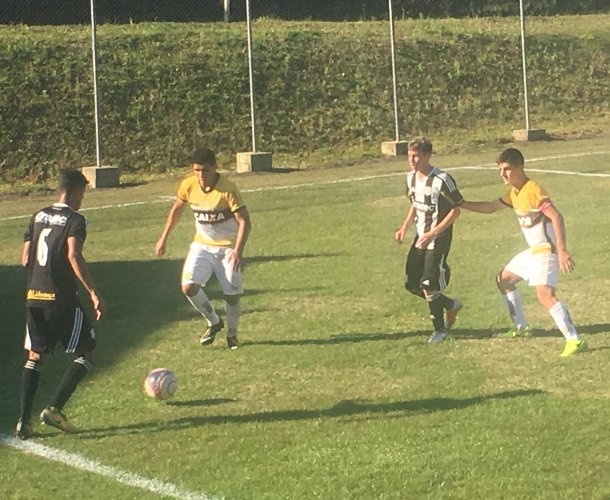 Sub-15 e Sub-17 superam o Figueirense